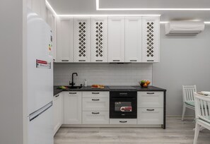 Classic-Apartment, Stadtblick | Eigene Küche