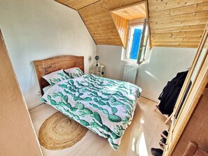 3 bedrooms, iron/ironing board, free WiFi