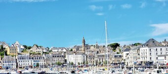 733- Breton stone house with enclosed garden, close to beaches and GR34 hiking trail