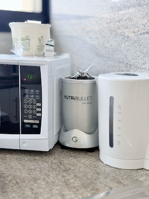 Studio, 1 Bedroom, Accessible, City View | Coffee and/or coffee maker - Potts Point Cozy Studio Near Parks & Water (Sydney)