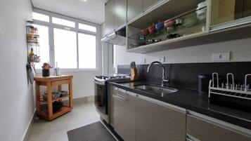 Comfort Apartment, 3 Bedrooms, Lanai, Sea View | Private kitchen