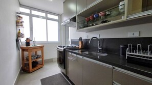 Comfort Apartment, 3 Bedrooms, Lanai, Sea View | Private kitchen