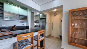 Căn hộ tiện nghi đơn giản, 3 phòng ngủ, lanai, quang cảnh biển | Bếp riêng