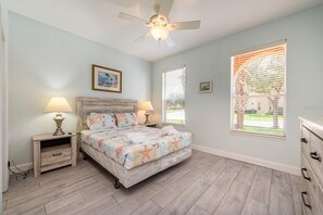 5 bedrooms, iron/ironing board, WiFi, bed sheets - Spacious 5-BR Home w/ Pool, Spa & Conservation Views (Davenport)