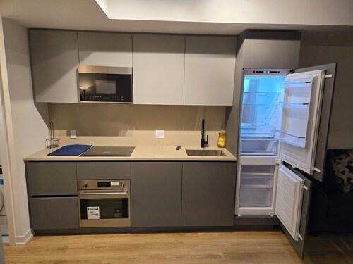 Premium 1BR+Den Condo • 2 Baths • Steps to Subway, Amenities & Top Attractions