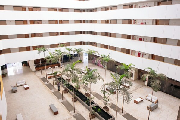 ฝ่ายต้อนรับ