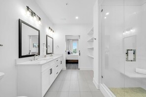 Shower, towels - The Grove Dogwood 332 - 2 Bedrooms - Lazy River - Seascape Resort (Miramar Beach)