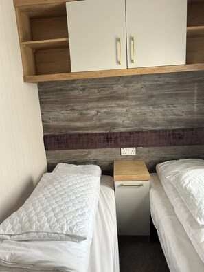 Ferros/tábuas de passar roupa, Wi-Fi de cortesia, roupa de cama