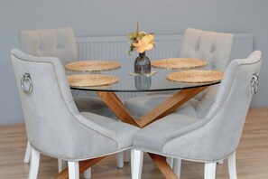 Dining - Two-level Apartment | Terrace, Parking, Bathtub in Bedroom (Gdynia)