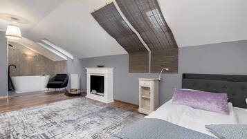 Schreibtisch, Bügeleisen/Bügelbrett, Reisekinderbett, WLAN