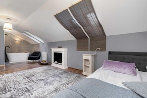 Schreibtisch, Bügeleisen/Bügelbrett, Reisekinderbett, WLAN