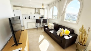A modern apartment with a kitchen, dining area, and living room. - Penthouse, 2-bedroom apartment with pool views (Sucina)