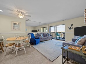 Smart TV - Queen’s Court 2203 | Ocean Breeze Retreat (Emerald Isle)