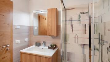Shower, towels