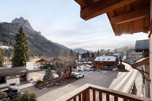 Property grounds - Apartment 'Vittoria' with Mountain View, Balcony and Wi-Fi (Pozza di Fassa)