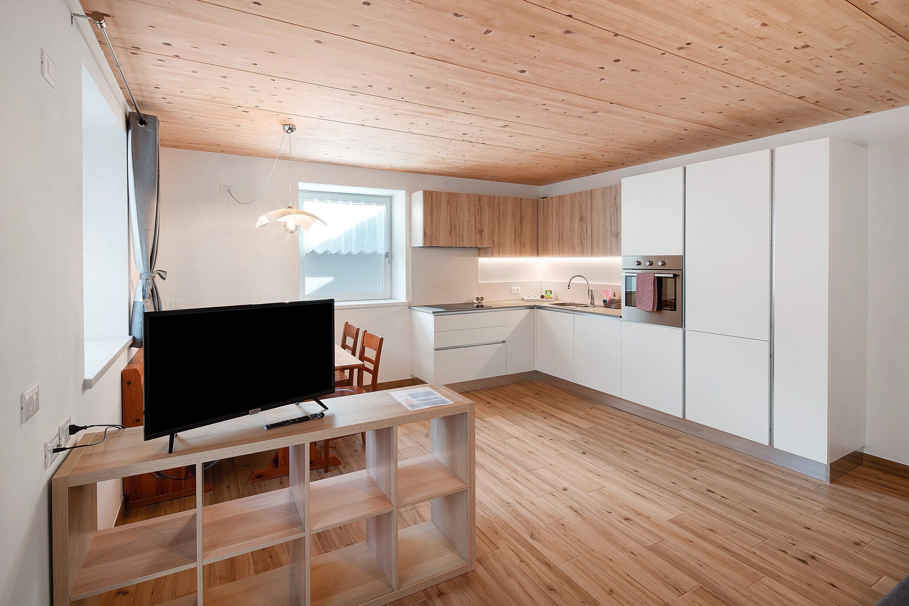 Kjøleskap, ovn, kokeplater og oppvaskmaskin