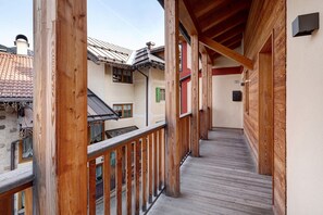 Property grounds - Apartment 'Vittoria' with Mountain View, Balcony and Wi-Fi (Pozza di Fassa)