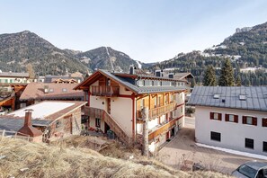 Exterior - Apartment 'Vittoria' with Mountain View, Balcony and Wi-Fi (Pozza di Fassa)
