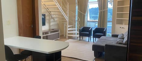 Basic Apartment | Living area