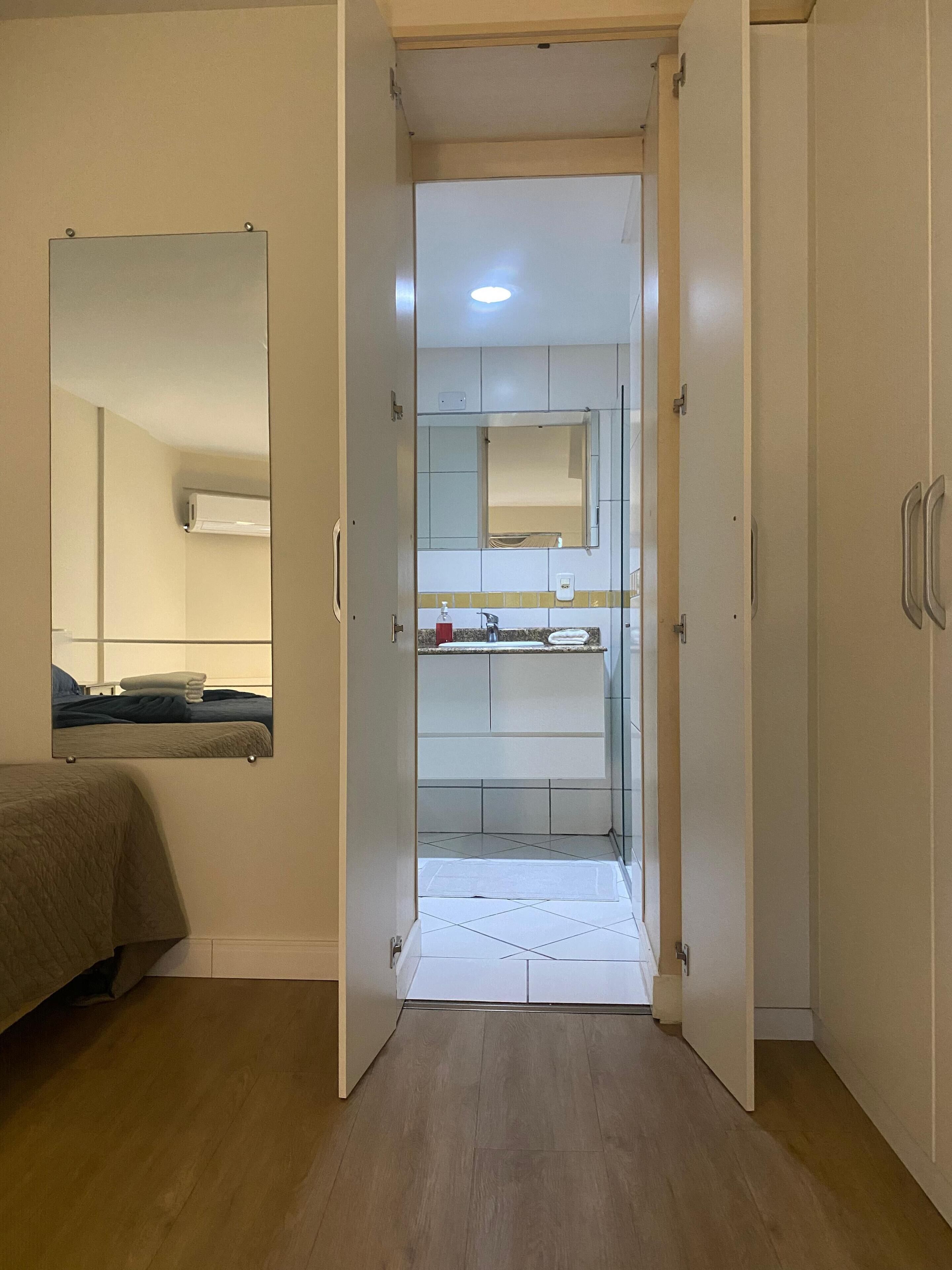 Basic Apartment | Bathroom