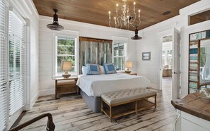 7 bedrooms, desk, iron/ironing board, WiFi - WaterColor Reunions - Private Pool - Golf Cart - Pet Friendly (Santa Rosa Beach)