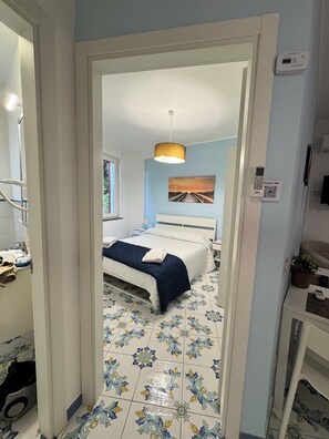 Iron/ironing board, WiFi, bed sheets - Il Pezzolo - Holiday home in Marina di Vico Equense: beach at a stone's throw" (Vico Equense)