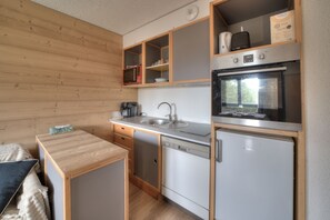 Réfrigérateur, micro-ondes, four, lave-vaisselle