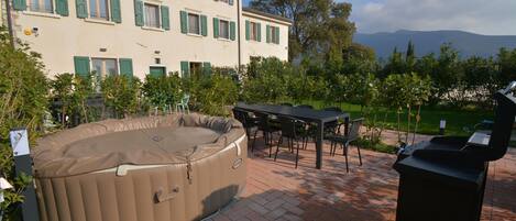 تناول الطعام بالخارج