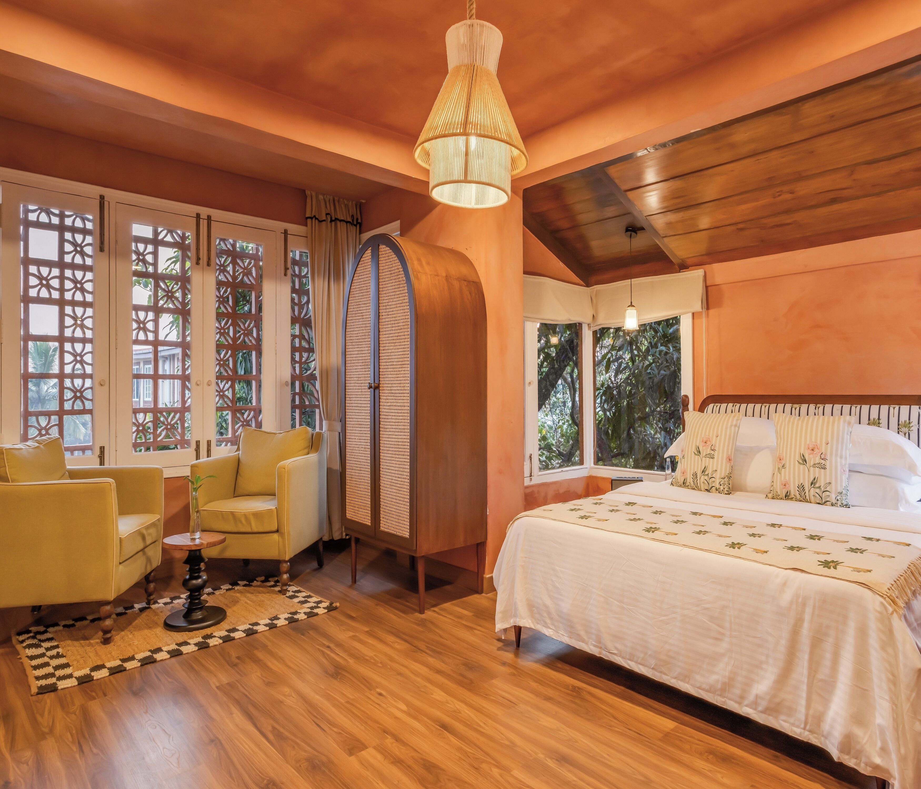 Àtic de luxe | Roba de llit hipoal·lergògena i escriptori 