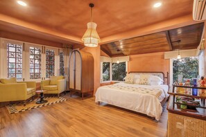 Luxury Penthouse | Desk, laptop workspace, iron/ironing board, free WiFi