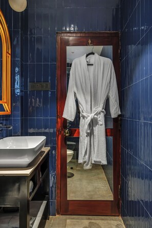 Deluxe Studio | Bilik Mandi | Pancuran mandi, kelengkapan dandanan diri percuma, selipar 