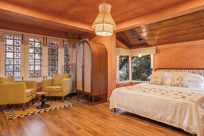 Luxury Penthouse | Desk, laptop workspace, iron/ironing board, free WiFi