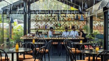 Bar (en la propiedad)