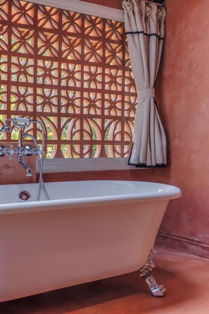 Deluxe Studio | Bathroom - Unseen Boutique Hotel (Assagao)