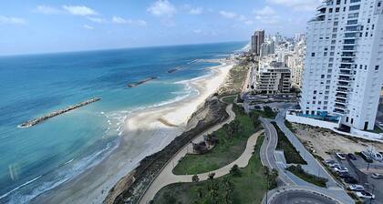 1 BR apartment plus kitchenette, gorgeous view of the sparkling Mediterranean.