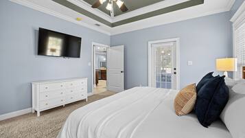 Tabla de planchar con plancha, wifi, ropa de cama