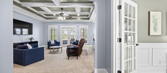 Quiet Family Getaway Sleeps 9, Two Acres, with Gym & 3 TVs