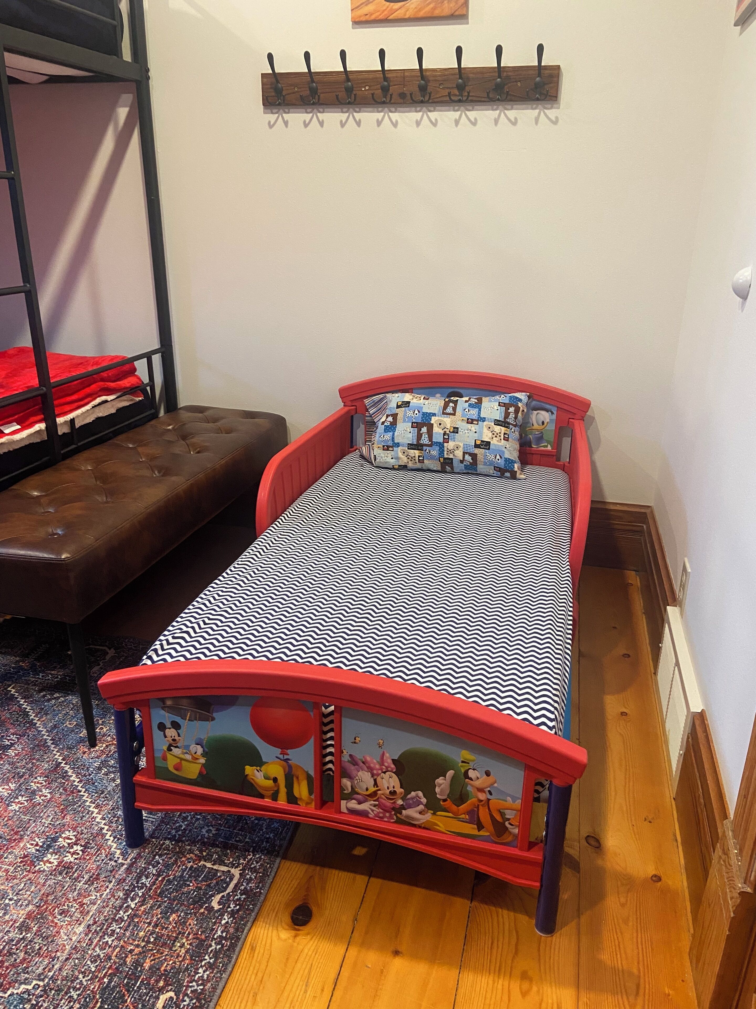 3 bedrooms, travel crib, WiFi (free), bed sheets