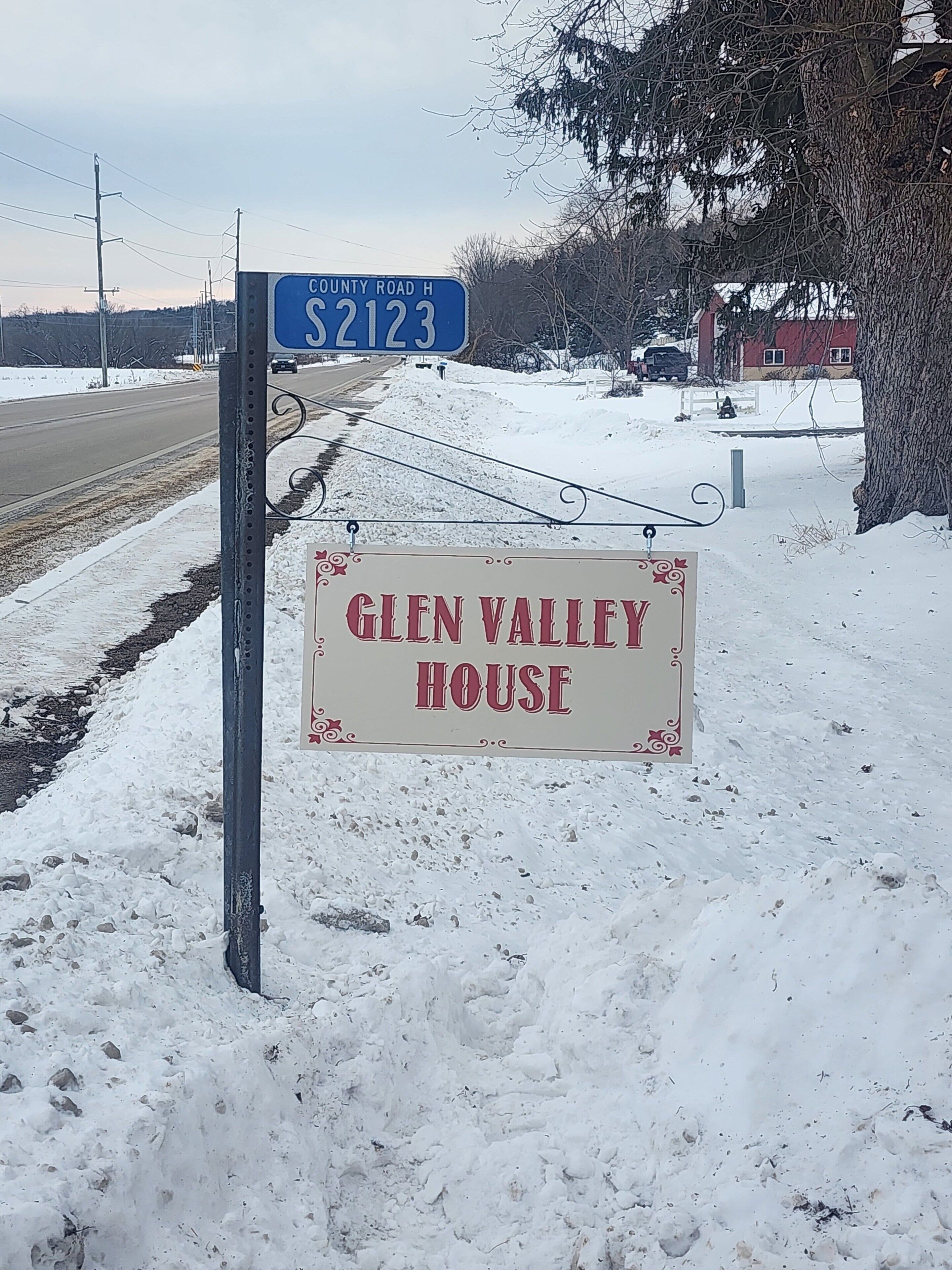 A street sign for County Road H, S2123, and a sign for Glen Valley House.