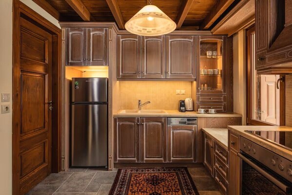 Private kitchen - Le Mont Residence - Your Private Mountain Retreat (Arachova)