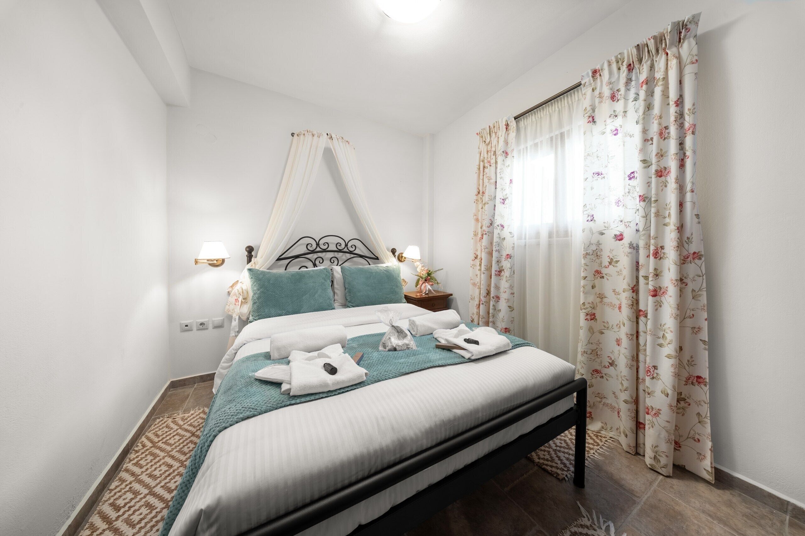 3 bedrooms, iron/ironing board, travel crib, free WiFi