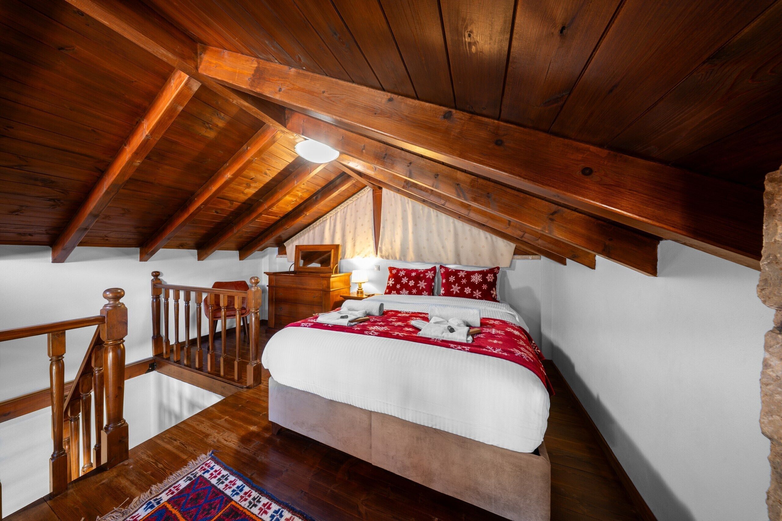 3 dormitorios, tabla de planchar con plancha, cuna de viaje