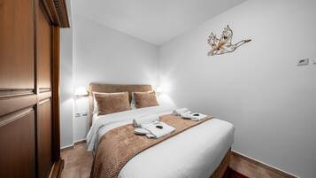 3 bedrooms, iron/ironing board, travel crib, free WiFi