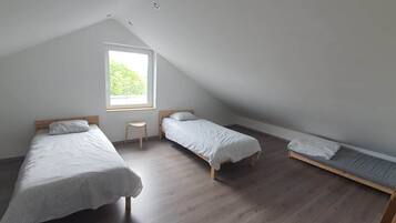 Iron/ironing board, WiFi, bed sheets