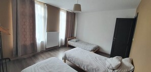 Fer et planche à repasser, Wi-Fi, draps fournis