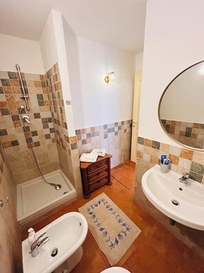 Shower, hair dryer, bidet, towels - Camillas Loft (Villasimius)