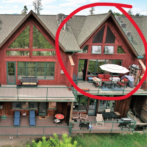 Up-A-Creek Chalet- Beautiful Bigfork condo