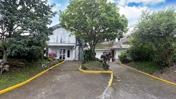 Fachada de la propiedad