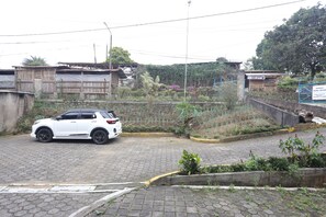 Free self parking - Villa Gunung By ARBA (Cipanas)