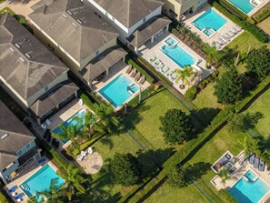 Exterior - Stunning 5-Suite Disney Getaway • Pool & Spa (Kissimmee)